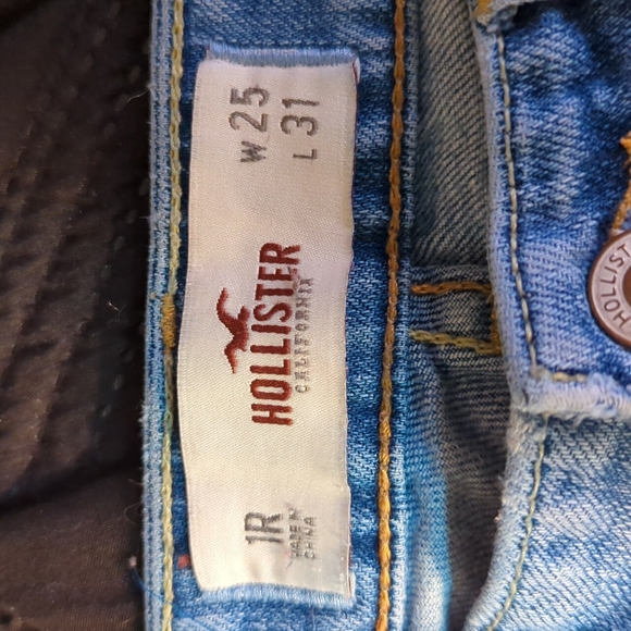 Light wash skinnies - Picture 5 of 7